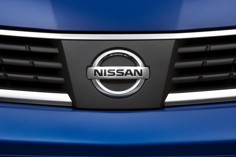  Nissan Tiida 2005 года  (фото 36 из 52)